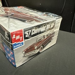 AMT 31543 1957 Chevy Hard Top model kit