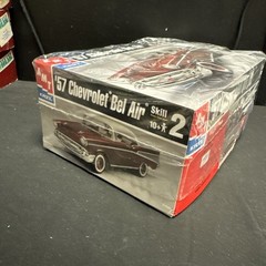 AMT 31543 1957 Chevy Hard Top model kit