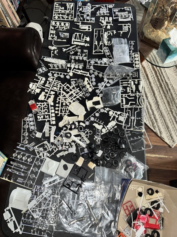 Huge Custom JUNKYARD LOT 1:24/1:25 MODEL FORD CHEVY GM MOPAR AMC PARTS/PIECES!