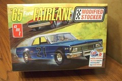 AMT ’65 FORD FAIRLANE MODIFIED STOCKER 1/25 SCALE MODEL KIT