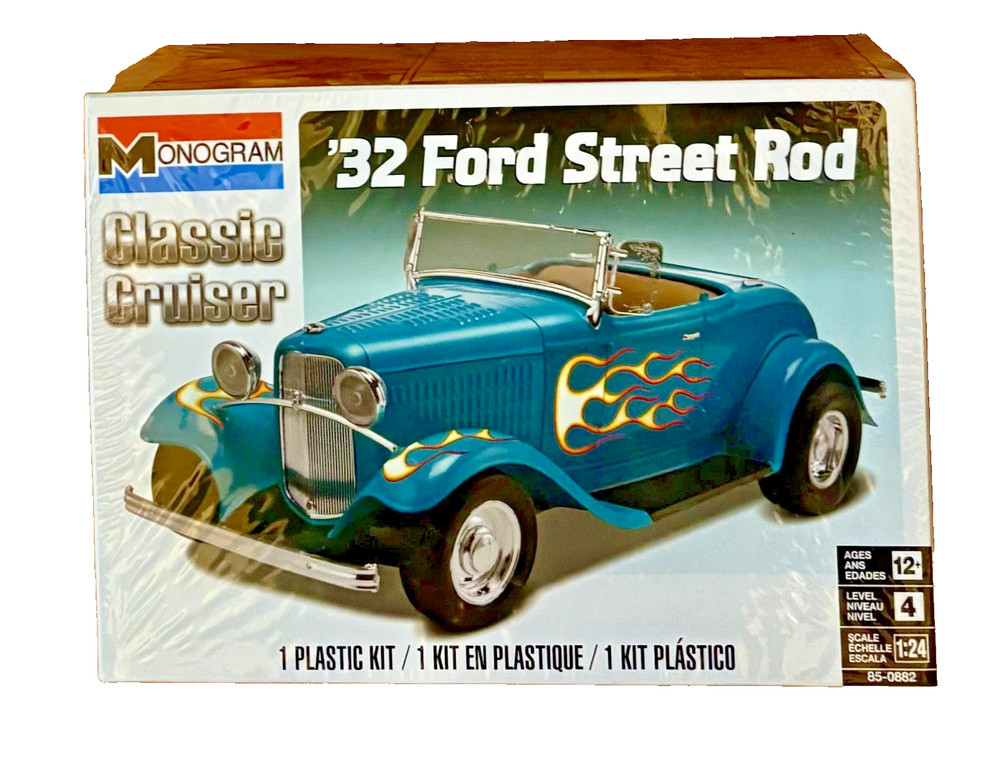MONOGRAM 1:24 SCALE CLASSIC CRUISER ” 1932 FORD STREET ROD ” #85-0882