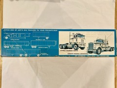 AMT White Freightliner SD Truck Tractor Plastic Model Kit 1:25 Scale (Open Box)