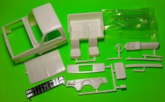 1978-87 GMC Chevy 4×4 Pickup Truck 1/25 Fall Guy Cab Hood Grill Glass Seats