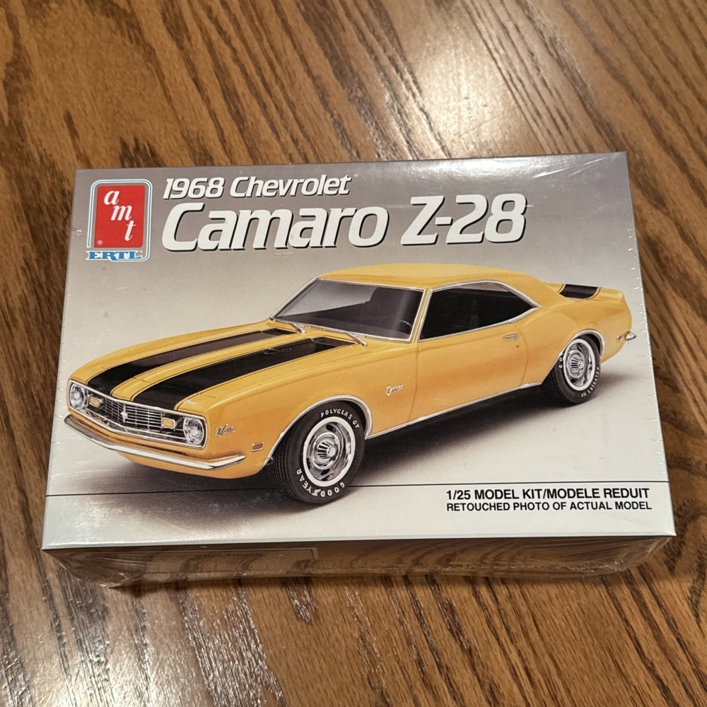 1968 Chevrolet Camaro Z-28 AMT Ertl 1:25 Scale Model Kit