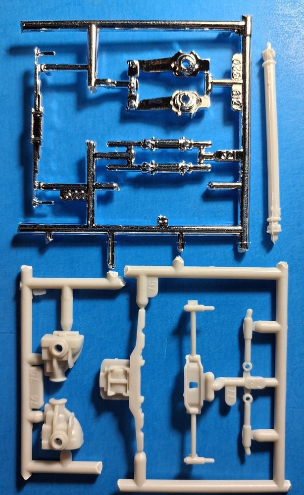34 FORD STREET ROD COUPE – REAR SUSPENSION – AMT 6686 – MODEL CAR KIT PARTS LOT