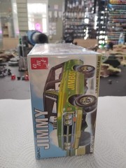 AMT 1/25 Scale AMT1219 1972 GMC Jimmy Model Kit