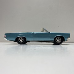Maisto 1965 Pontiac GTO Convertible Blue 1:18 Scale Diecast Car