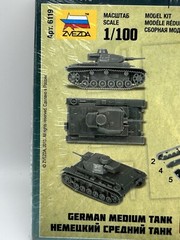 Zvezda 6119 German Medium Tank Pz.Kpfw. III G 1/100 Scale Plastic Model kit
