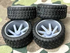 Resin 24-in. “Arkon Lincoln” Truck wheels with 32 in. offroad tires ,1/24,1/25