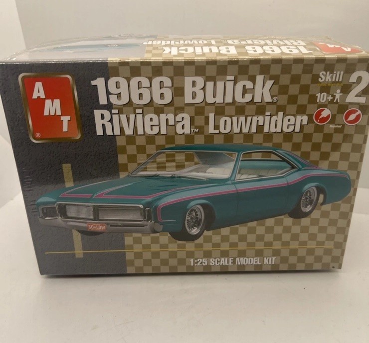 AMT 1:25 1966 Buick Riviera Lowrider Model Kit Unassembled Not Painted Car