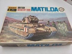 8 Vintage Model Military Kits, Tanks, Rangers And Figures