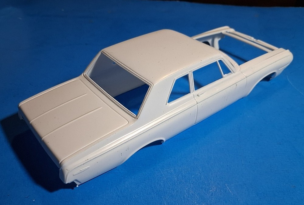 64 DODGE 330 COLOR ME GONE BODY – LINDBERG 72156 – MODEL CAR KIT PARTS LOT