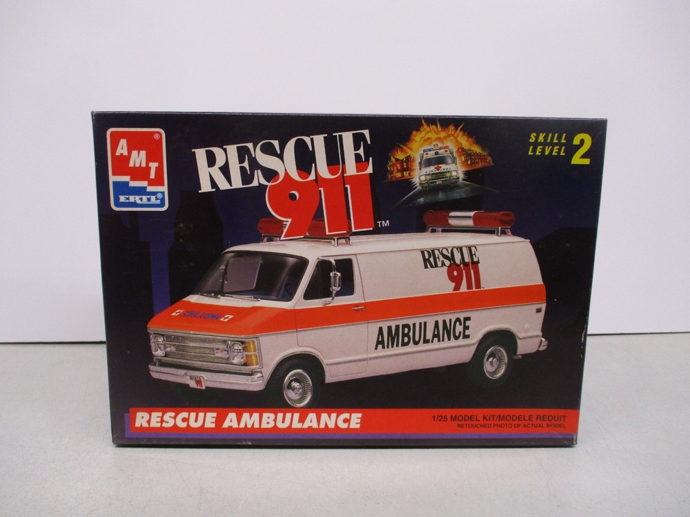 AMT Rescue 911 Ambulance 1/25