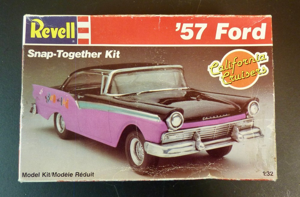 1:32 REVELL 1957 FORD FAIRLANE CALIFORNIA CRUISER SNAP-TOGETHER PLASTIC MODEL