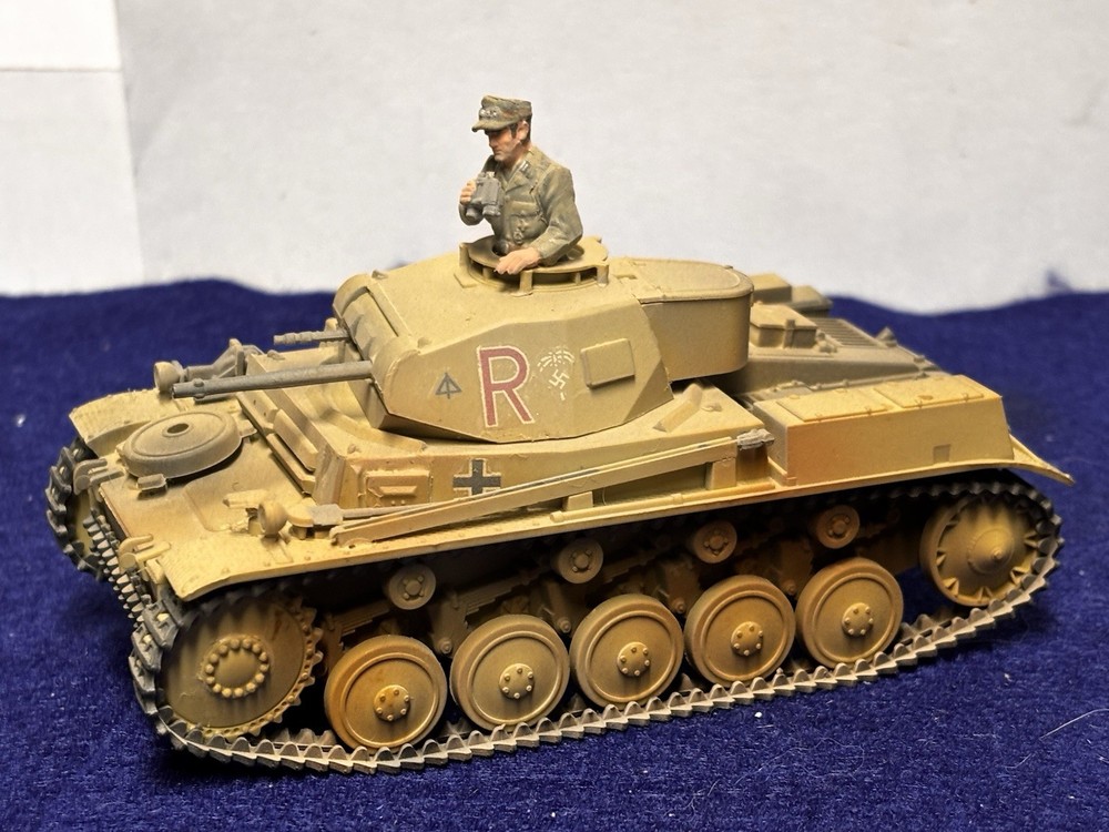 Custom Built 1/35 German Afrika Korps Panzerkampfwagen II Tank w/Commander