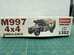 Academy Minicraft 1/35 Scale M997 4×4 Ambulance US Army Model HMMWV Kit 1352