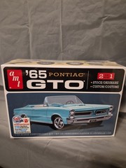 AMT 1965 Pontiac GTO Plastic Car Model Kit 2 In 1 Retro Deluxe 1:25 Scale New