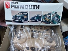 AMT 1941 PLYMOUTH COUPE 2n1 VINTAGE 1/25 MODEL CAR MOUNTAIN si