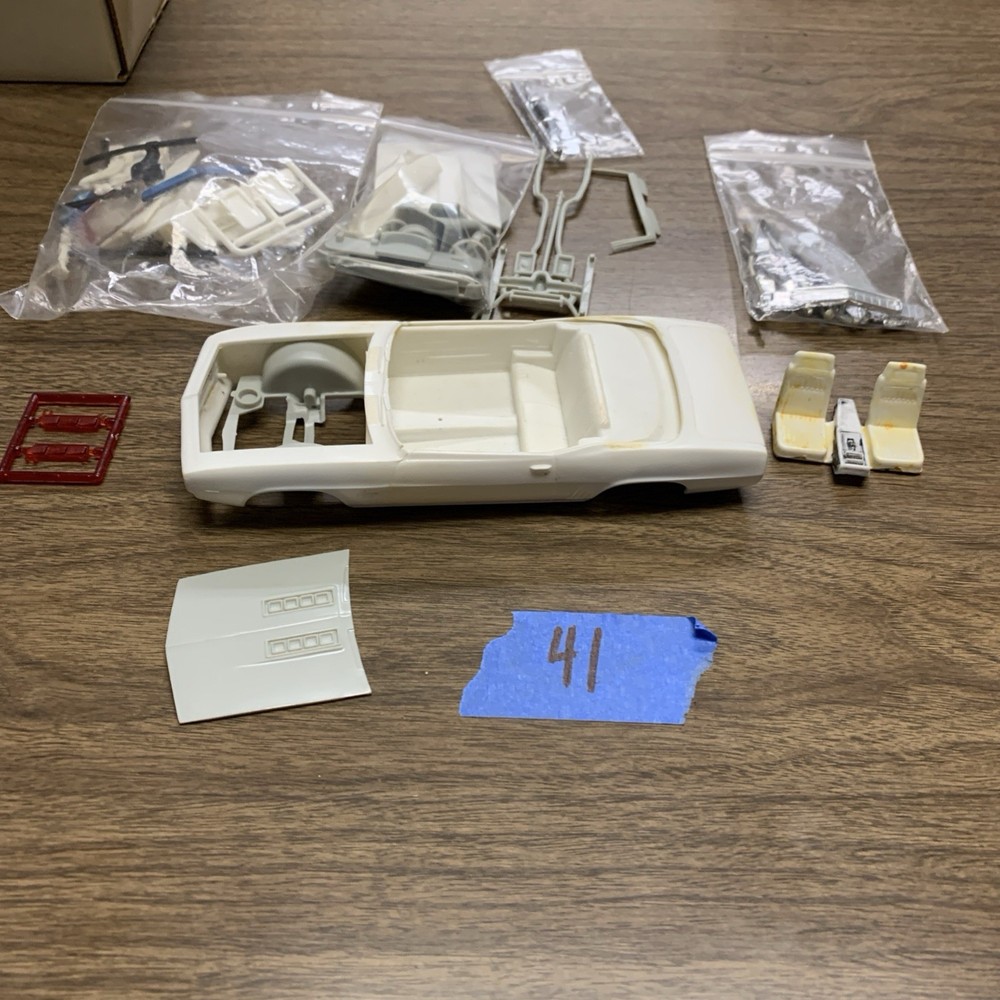 69 CAMARO CONVERTIBLE PLASTIC MODEL KIT *PARTS OR RESTORATION*