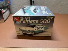 AMT 1957 Ford Fairlane 500 Model Kit 1/25 Skill Level 2. 7072