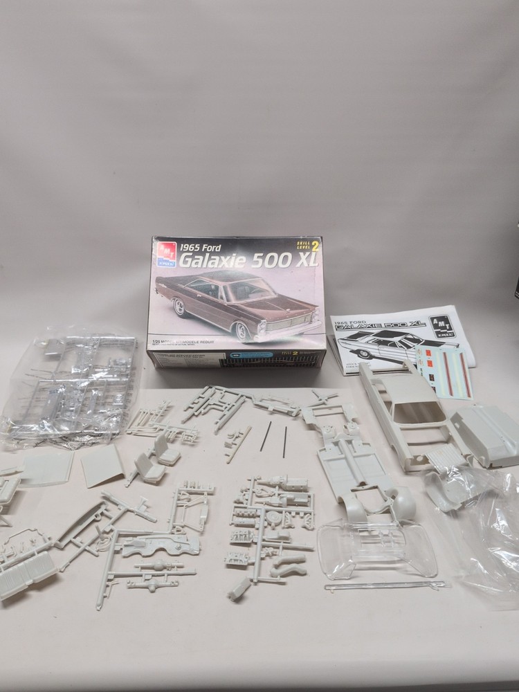 AMT Ertl 1965 Ford Galaxie 500XL 1/25 Car Model Kit 6467 New Open box