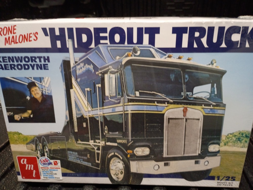AMT 1158 1/25 Hideout Transporter Kenworth Tyrone Malone Truck New