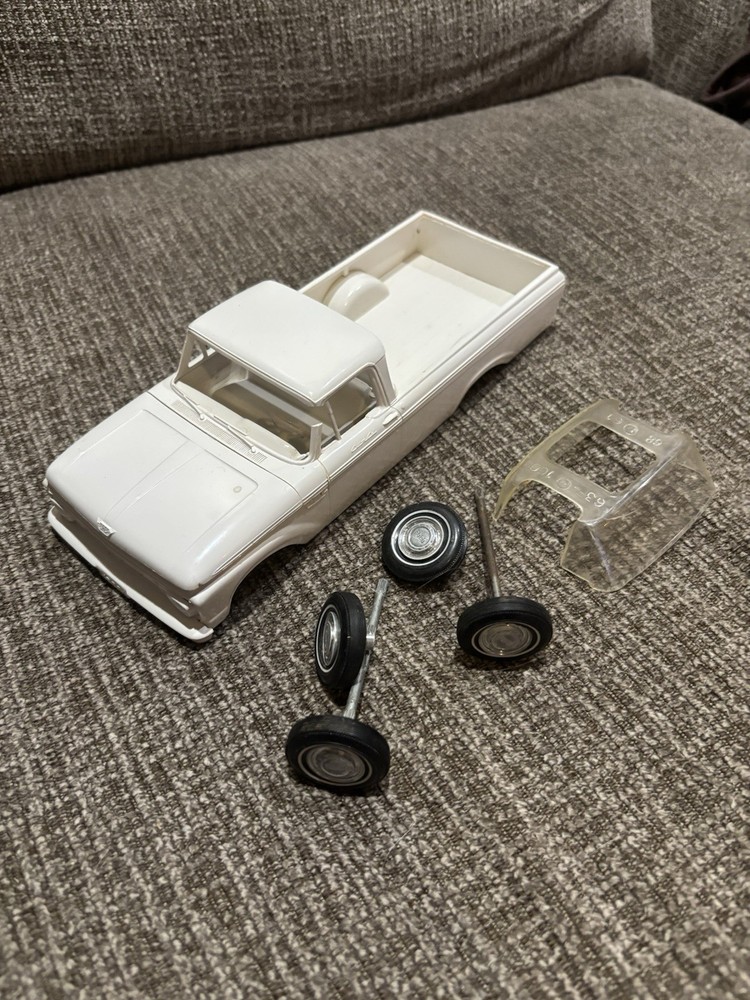 Vintage 1966 AMT Ford Pickup Truck Model Kit
