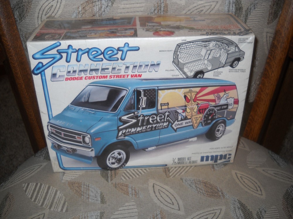 😎-MPC MODEL KITS*1/25*STREET CONNECTION “DODGE CUSTOM STREET VAN”1-0414😎SEALED