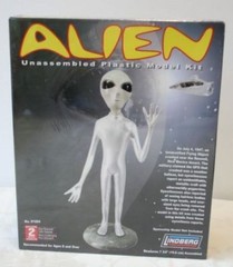 lindberg 91004 ALIEN 7 3/4″ from 1947 UFO Crash Roswell model kit new in the box