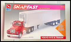 Volvo N 10 & Trailer 1:32 AMT Ertl Kit 6628 Factory Sealed Snap Fast