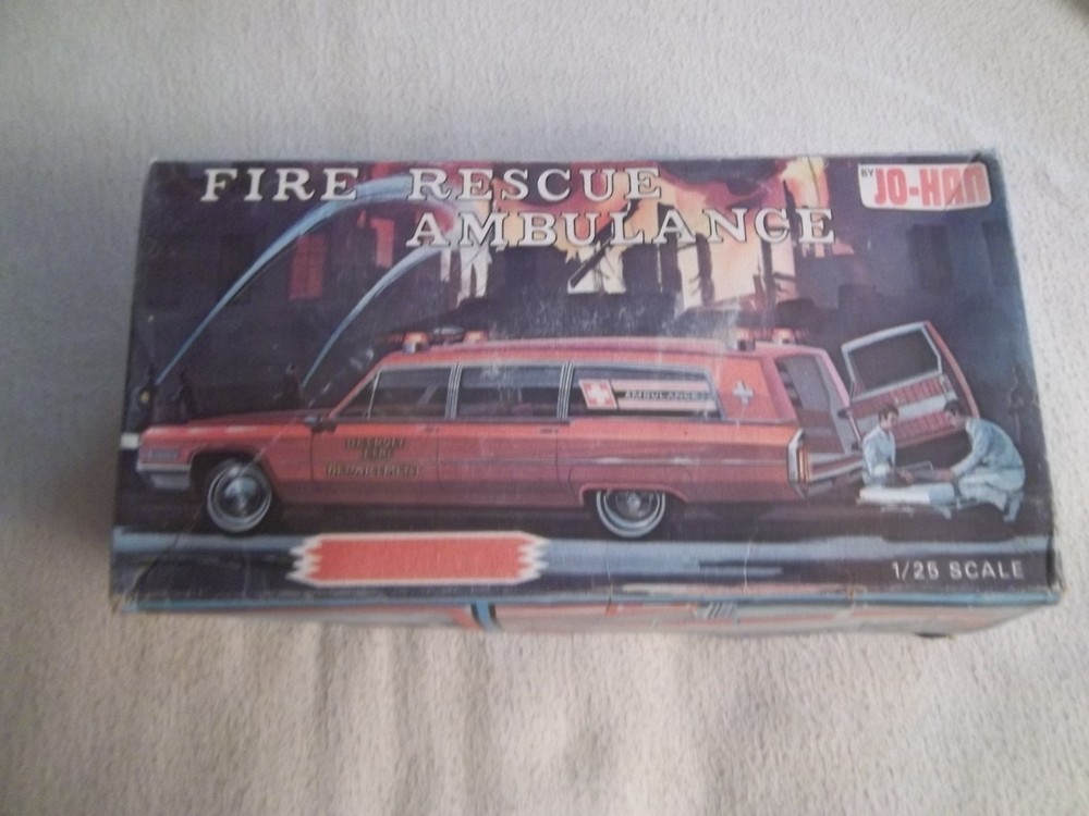 VINTAGE Jo Han Fire Rescue Ambulance 1/25 Model Kit OPEN BOX