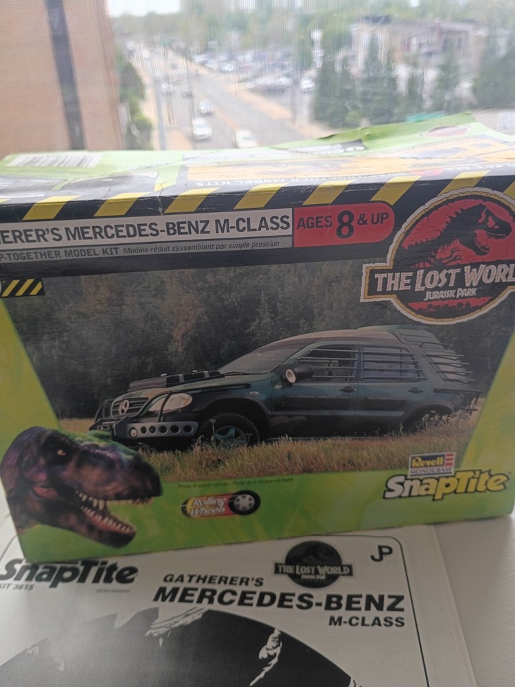 Revell Mercedes-Benz M-Class Snap Model Kit Lost World Jurassic Park