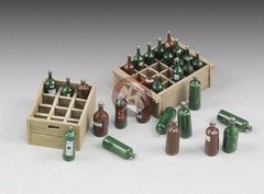 Royal Model 1/35 Wine Bottles and Crates [Resin Diorama Accessory Model kit] 655
