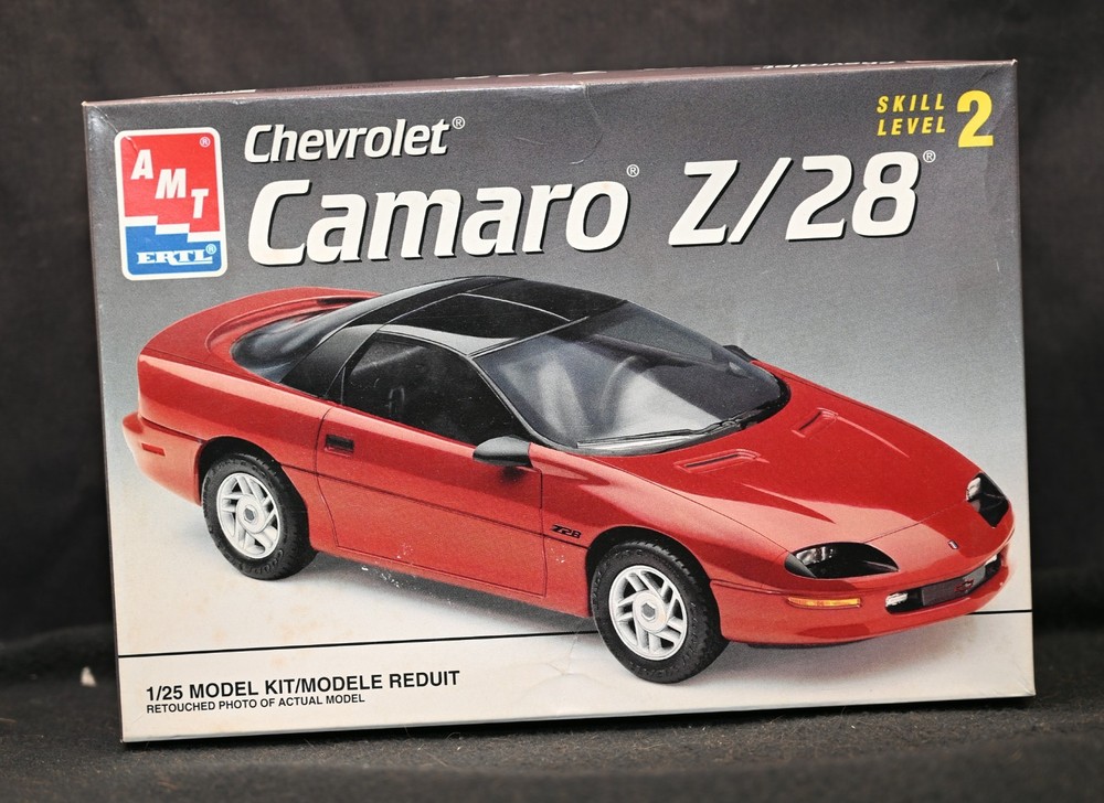 Vintage 1993 AMT Ertl Chevrolet Camaro Z/28 Model Kit 1:25 #8611 Open No Decals