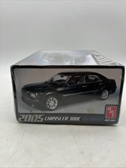 AMT 2005 Chrysler 300C 1:25 Scale Plastic Model Car Kit (2019)(See Desc)