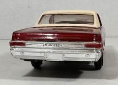 PONTIAC GTO 1965 Built Up Red and White Vintage Assembled Model Car 1:25 Scale