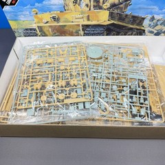 ACADEMY GERMAN TIGER-I TANK EARLY PRODUCTION 1/35 SCALE PLASTIC MODEL KIT 13239