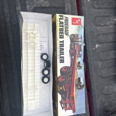 18-617 AMT 1:25 Scale FRUEHAUF FLATBED TRAILER Plastic Model Kit