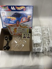Revell Monogram model Kit #44 Kyle Petty Grand Prix Hot Wheels