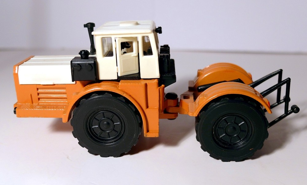 Model 1/43 Kirovets K700 Tractor in original box.