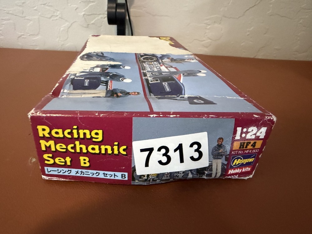 HASEGAWA 1/24 RACING MECHANIC SET B NEW INSIDE KIT! see box 7313