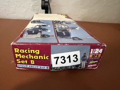 HASEGAWA 1/24 RACING MECHANIC SET B NEW INSIDE KIT! see box 7313
