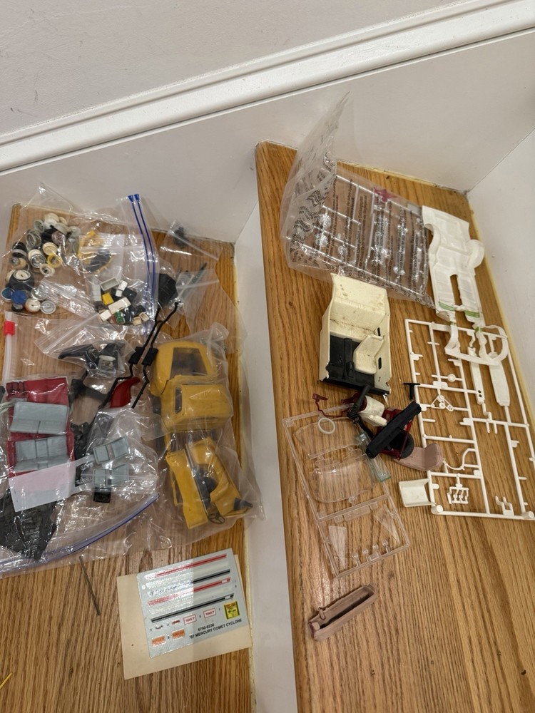 Vintage Lot Of Model Car Kit Lot
