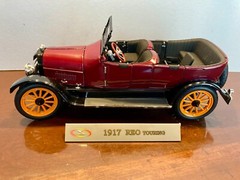 Signature 1917 REO Touring Diecast Model Car 1:18