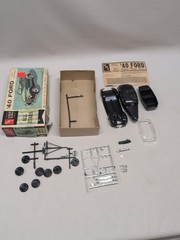 AMT 7240 Kit ’40 FORD DELUXE TUDOR SEDAN All Stars Open Box