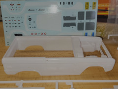 BRONCO HALF CAB BODY,INTERIOR,GLASS,DECALS,REMOVABLE PICK UP ROOF SWING OUTSPARE