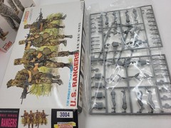 8 Vintage Model Military Kits, Tanks, Rangers And Figures