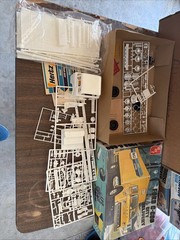 AMT Ford C-600 City Delivery Hertz Box Truck 1/25 Scale Model Kit #T548