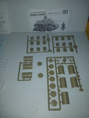 Tamiya Military Miniatures WWII 1:35 Scale Plastic Model Jerry & 1/144 Helecopt