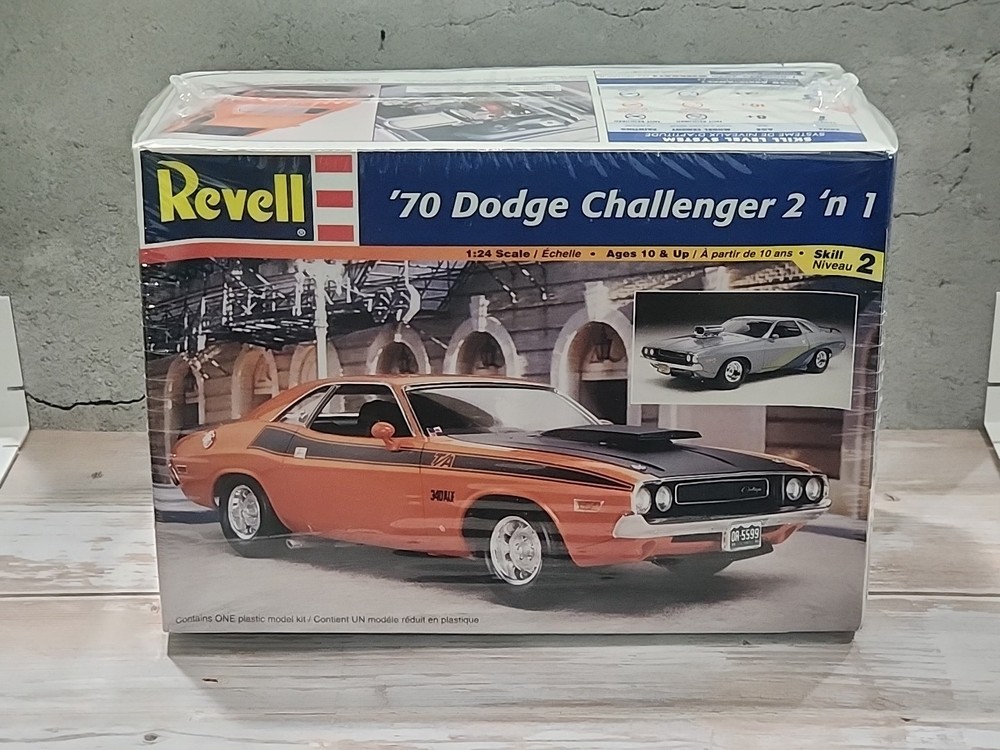 ’70 Dodge Challenger (2’n1) Revell 1:25 Model Kit #85-2596 (NEW)